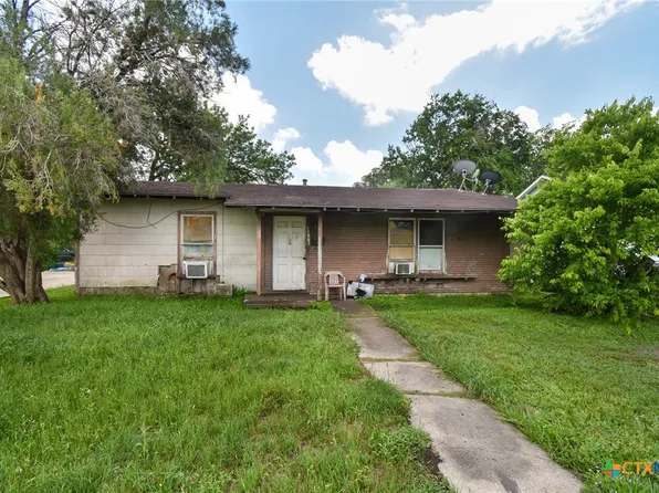 2909 Meadowlane St, Victoria, TX 77901