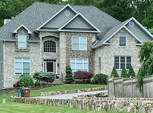 20 Spicebush Ln, Shelton, CT 06484