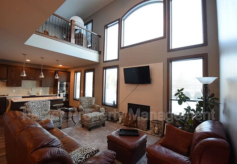 814 Pinnacle Path — Photo 2