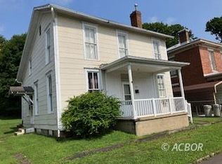 349 N 3rd Ave, Middleport, OH 45760