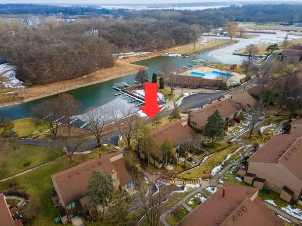 33 Montego Colony APT 1, Fox Lake, IL 60020