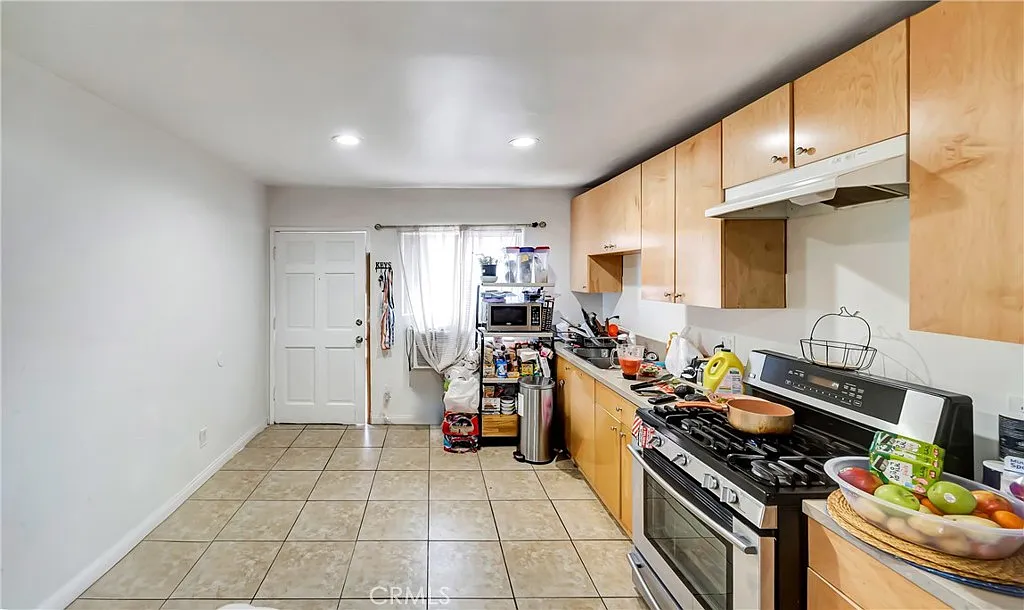 2 bed, 700 sqft, $2,300 — Photo 1