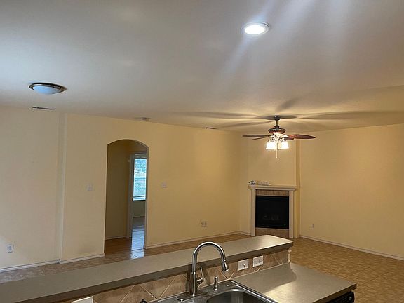 4th image of 176 Castleridge Dr #B