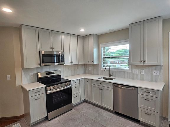 NEW KITCHEN!