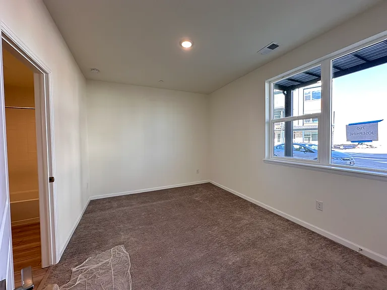 760 Josephine Way — Photo 9