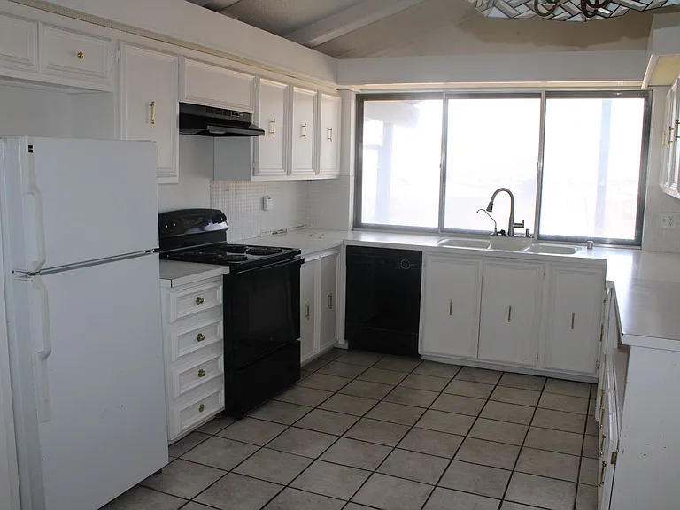 3000 Park North Dr — Photo 10