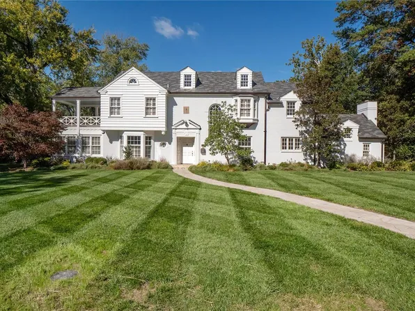 8049 South Dr, Saint Louis, MO 63117