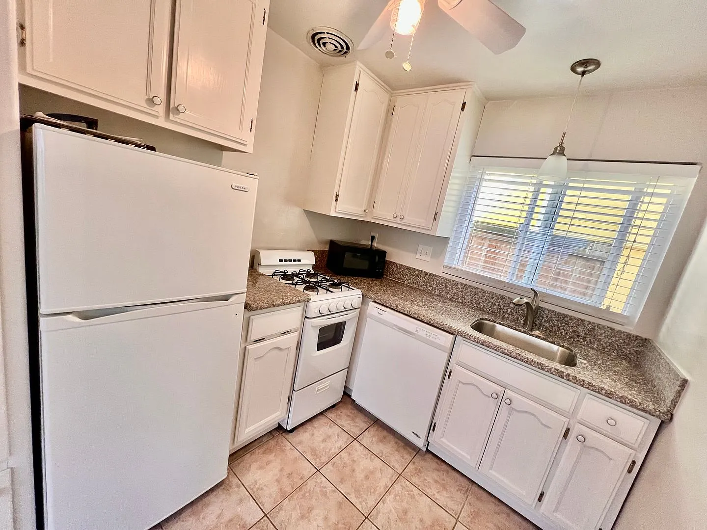 3814 Highland Ave. — Photo 3