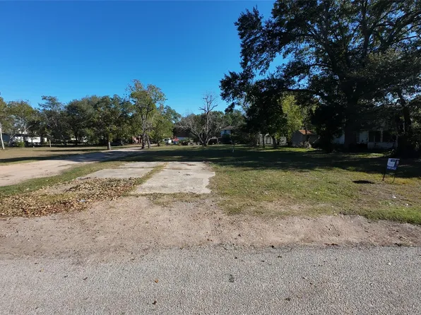 416 E Stockbridge St, Eagle Lake, TX 77434