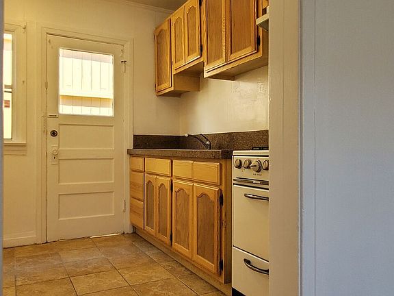 3rd image of 1118 20th St APT B