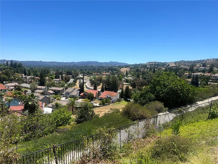 24574 Indian Hill Ln — Photo 25
