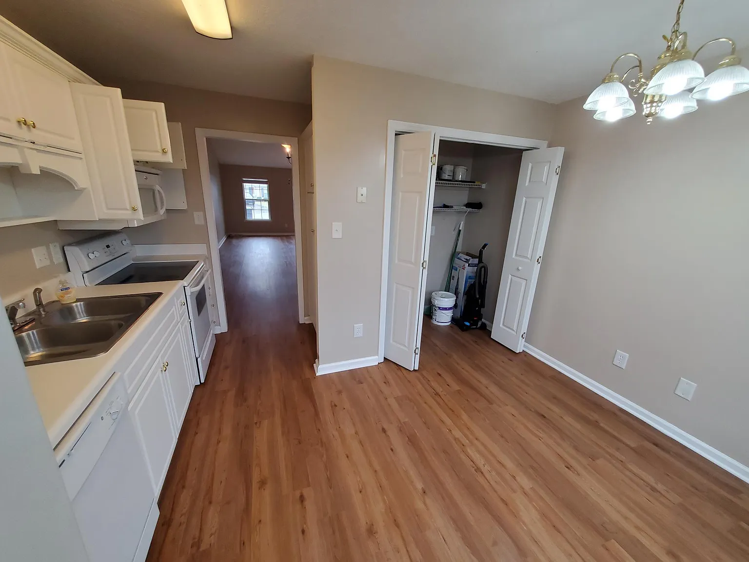 2 bed, 1092 sqft, $1,295 — Photo 3