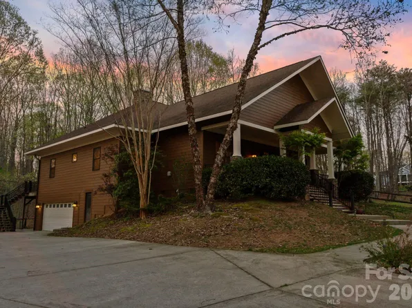 146 N Harbor Watch Dr, Statesville, NC 28677