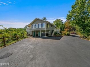 885 Lloyd Huskey Rd, Pigeon Forge, TN 37863