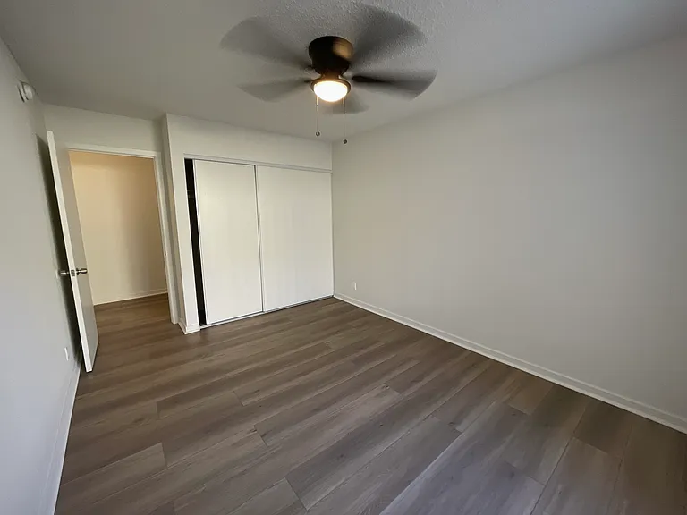 7424 Haskell Ave — Photo 17