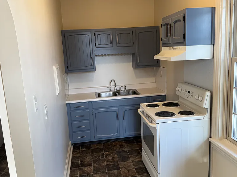 39 N 8th St #4 — Photo 13