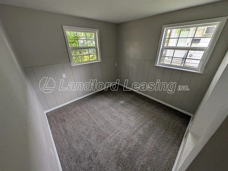 629 Vermont Dr — Photo 11