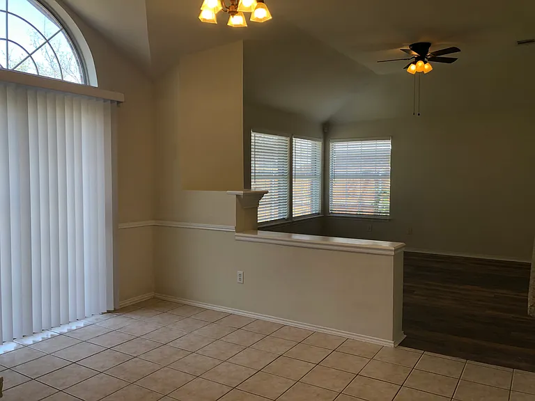 3841 Rolling Hills Dr — Photo 6