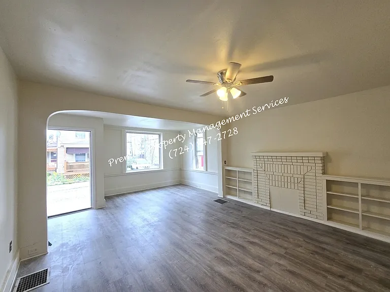 125 N Chestnut St #1/2 — Photo 3