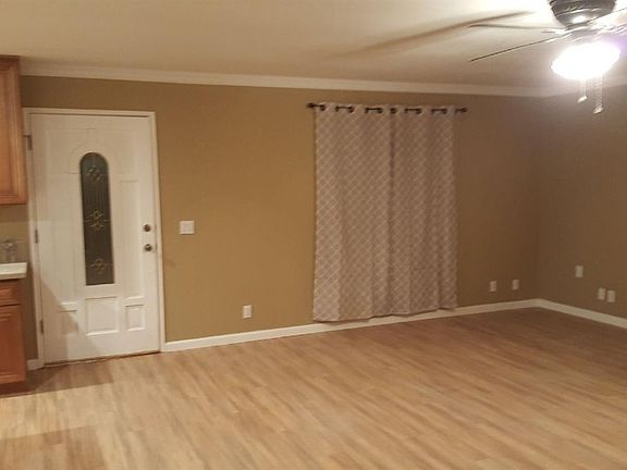 3rd image of 12262 Beaver Ave
