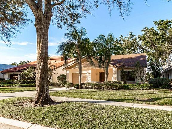2nd image of 4904 Boxwood Cir