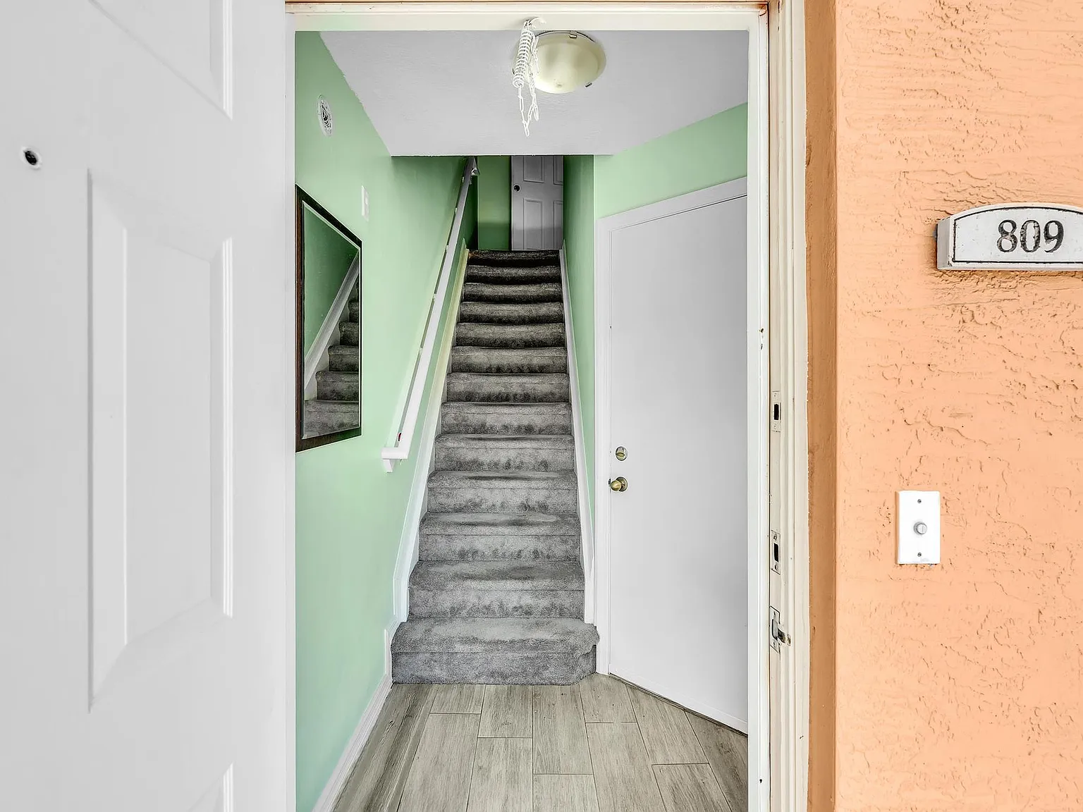 1 bed, 878 sqft, $2,100 — Photo 2