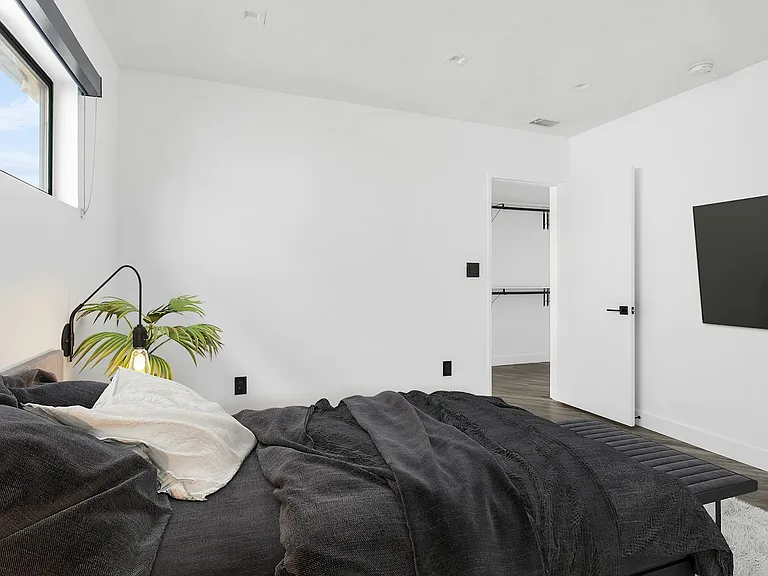 230 S Carondelet St #1 — Photo 17