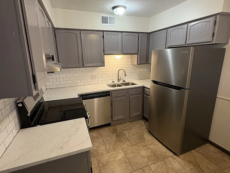 2150 Merriman St — Photo 3