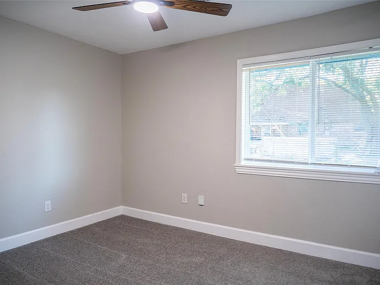 5502 Elm Tree Dr — Photo 16