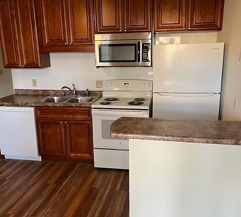 2nd image of 232 Lanier Dr #16