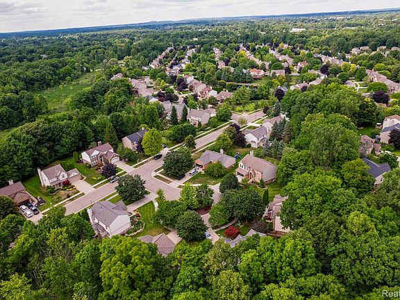 3rd image of 969 Hidden Creek Dr