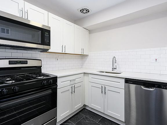 2nd image of 2000-2004 Bellevue Ave #F