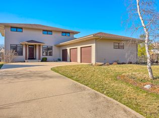 3003 Weeping Cherry Dr, Champaign, IL