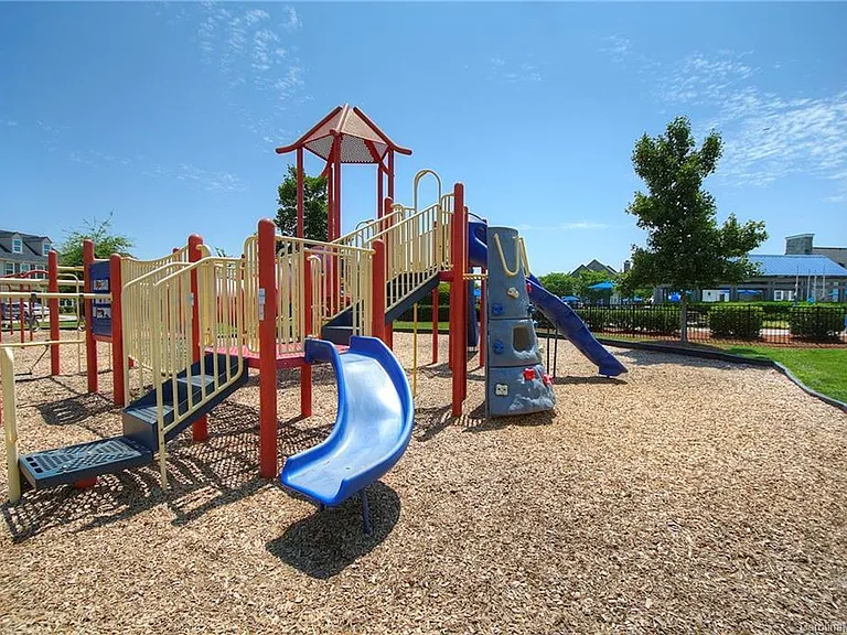 9722 Springholm Dr — Photo 25