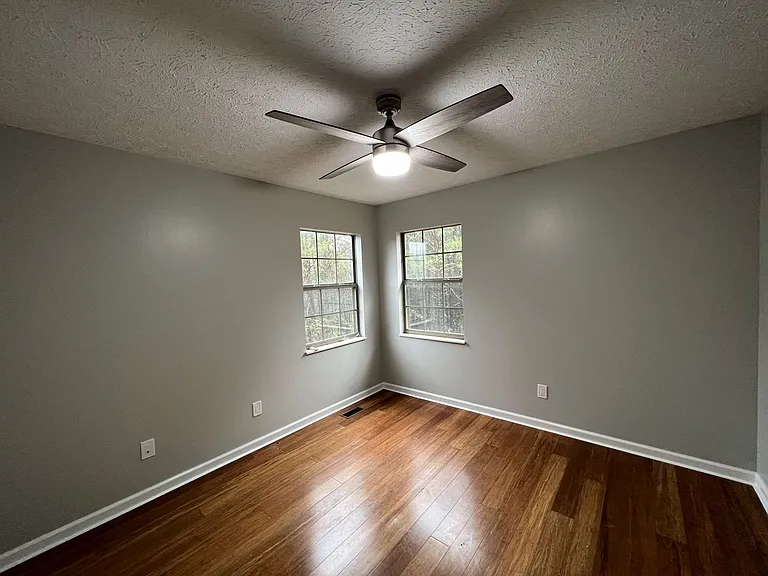 670 Emerald Ave — Photo 7