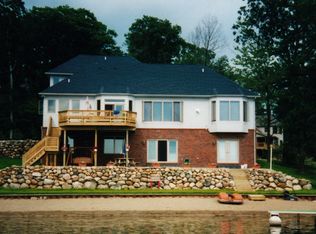 1011 Thompson Shore Dr, Howell, MI 48843