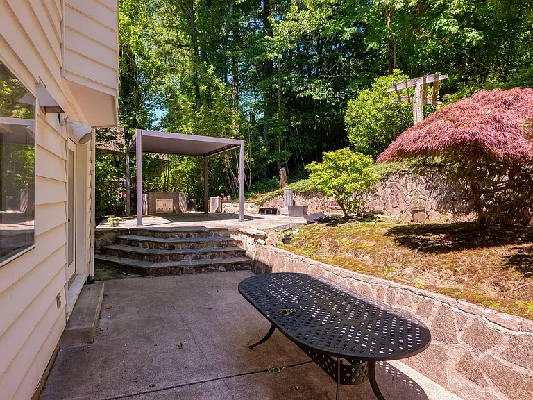 18052 Hobbit Ct — Photo 20