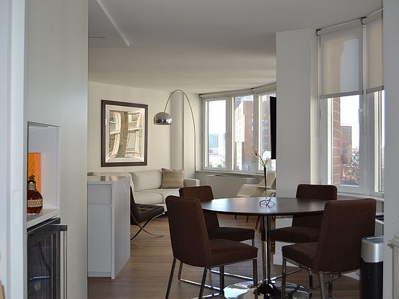 4th image of 295 Greenwich St APT 6H