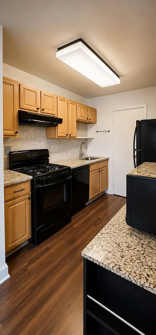 Bright & Spacious 1 Bdrm w/Utilities Included & Parking Avail- River Towers Condos — Photo 3