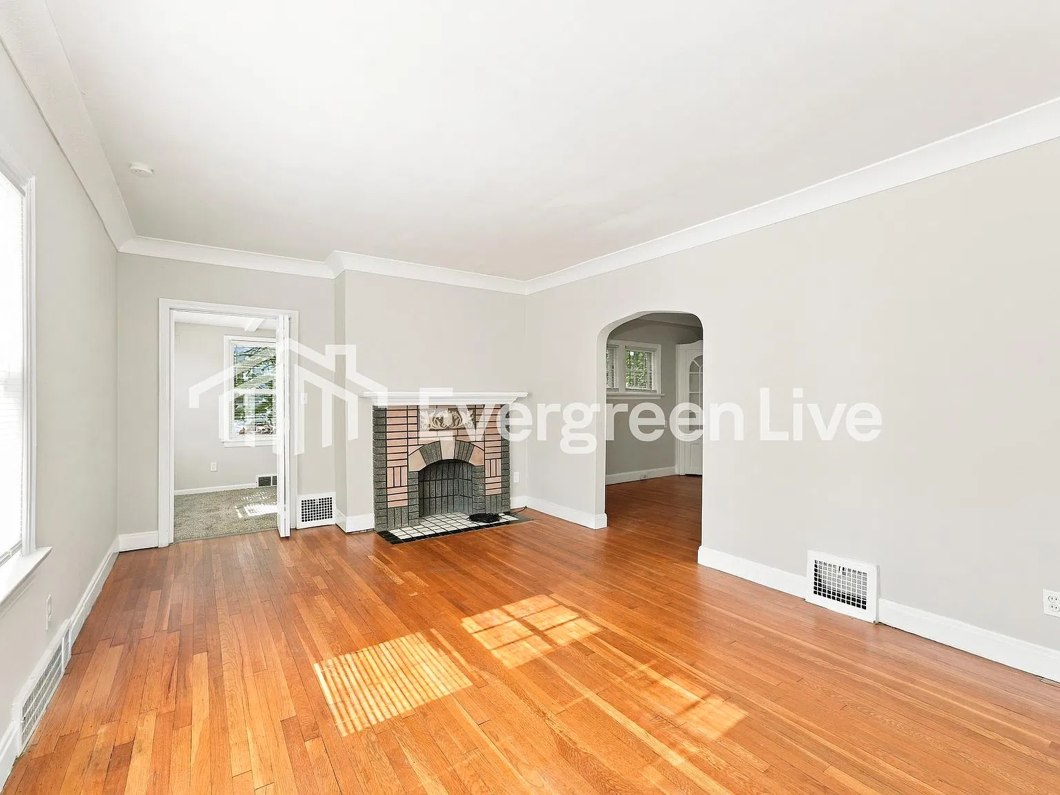4 bed, 2.0 bath, 1998 sqft, $1,995 — Photo 3