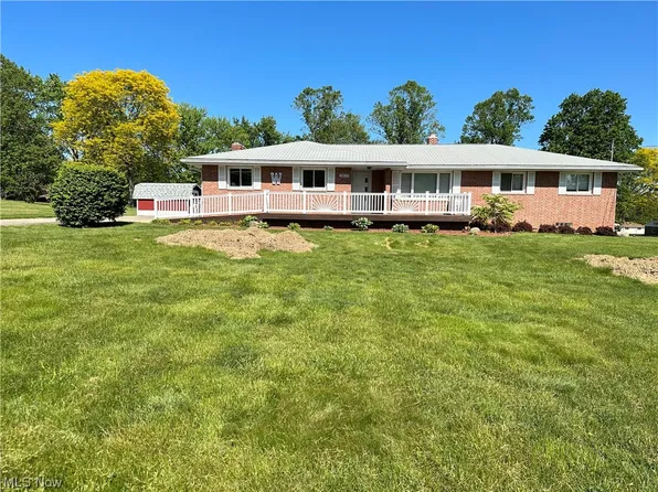 5833 Regay Dr, Akron, OH 44319