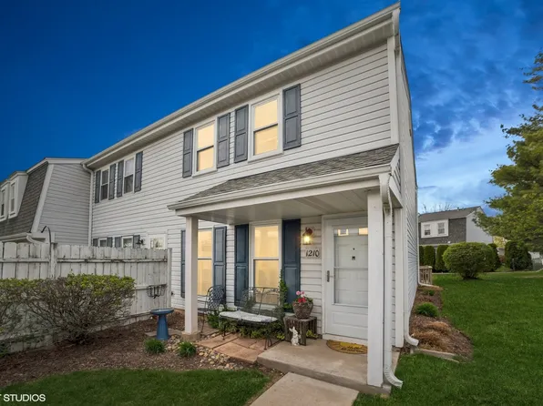 1210 Churchill Dr, Roselle, IL 60172