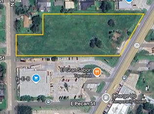 1321 E Mulberry St, Angleton, TX 77515