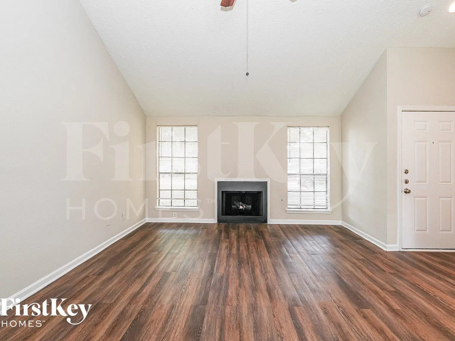 3 bed, 2.5 bath, 1432 sqft, $1,915 — Photo 3