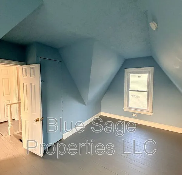 913 8th Ave — Photo 30
