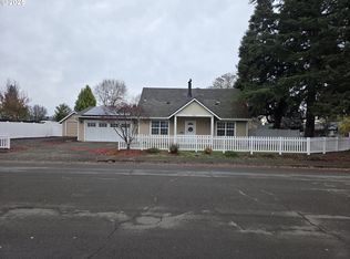 1730 NE 12th Ave, Hillsboro, OR