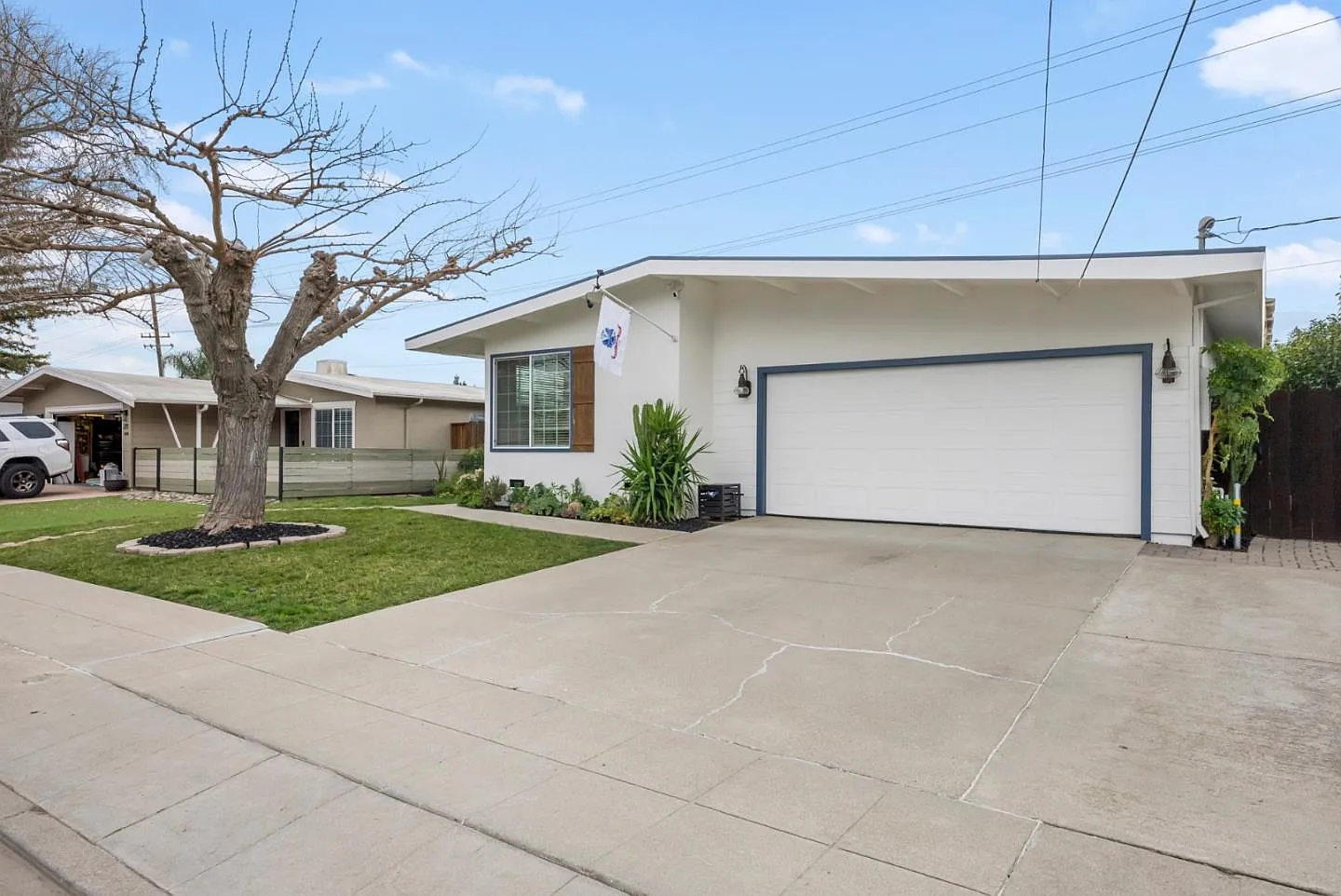 767 El Rancho Dr photo 1