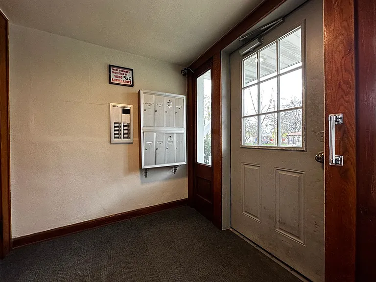 822 Pine St — Photo 72