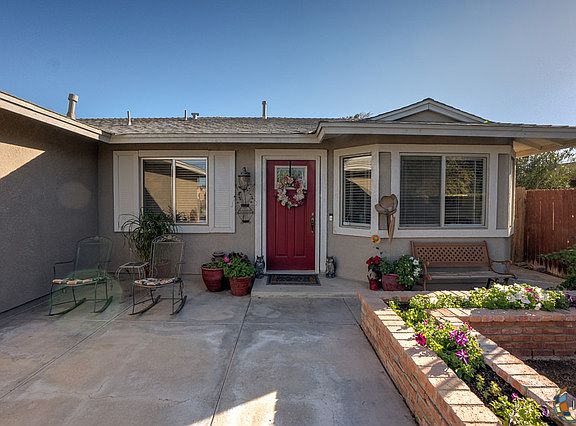 2nd image of 325 Yucca Dr
