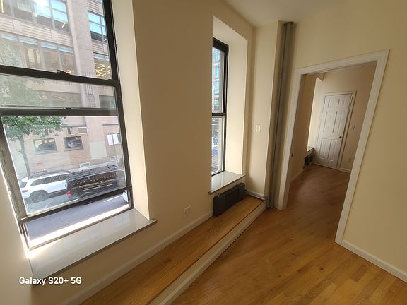 4th image of 110 6th Ave #4